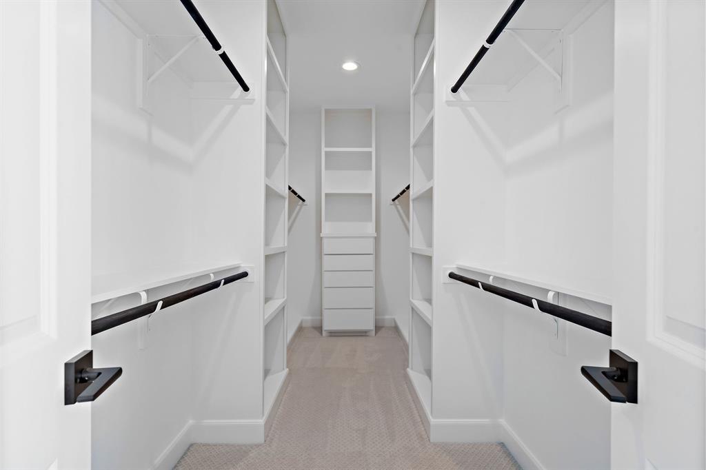 324 2 28th Street, Houston, Texas 77008, 3 Bedrooms Bedrooms, 8 Rooms Rooms,2 BathroomsBathrooms,Single-family,For Sale,28th,82185323