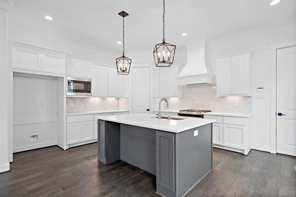 324 2 28th Street, Houston, Texas 77008, 3 Bedrooms Bedrooms, 8 Rooms Rooms,2 BathroomsBathrooms,Single-family,For Sale,28th,82185323