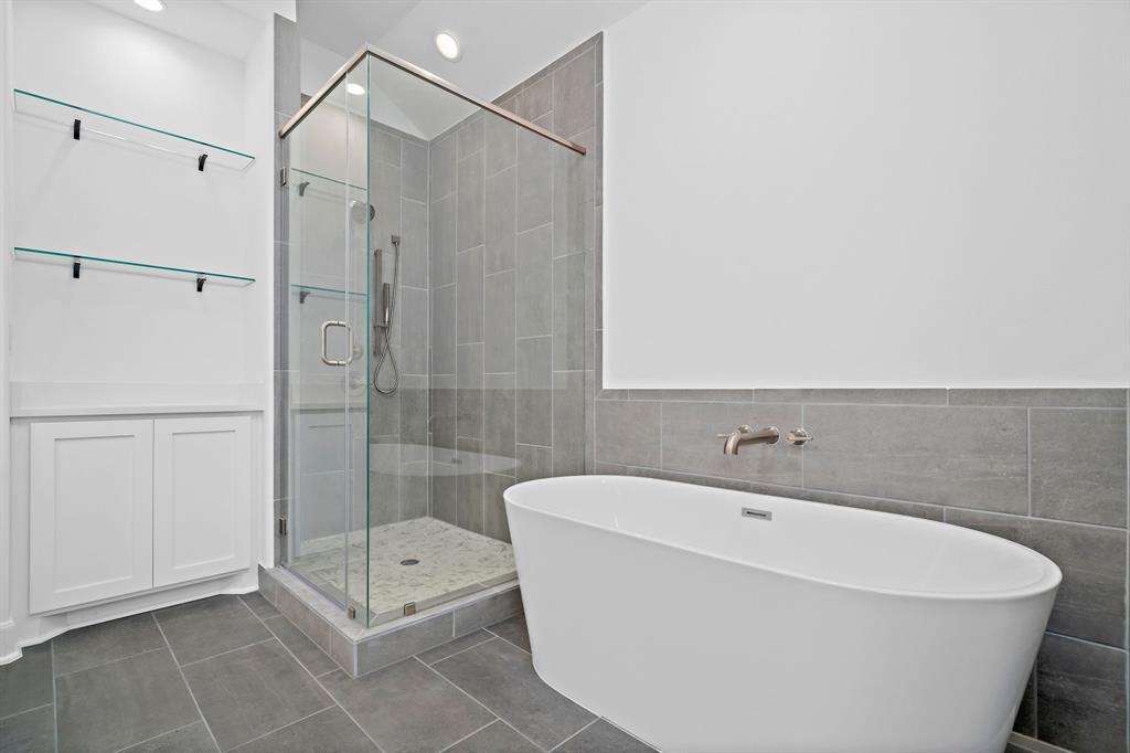 324 2 28th Street, Houston, Texas 77008, 3 Bedrooms Bedrooms, 8 Rooms Rooms,2 BathroomsBathrooms,Single-family,For Sale,28th,82185323