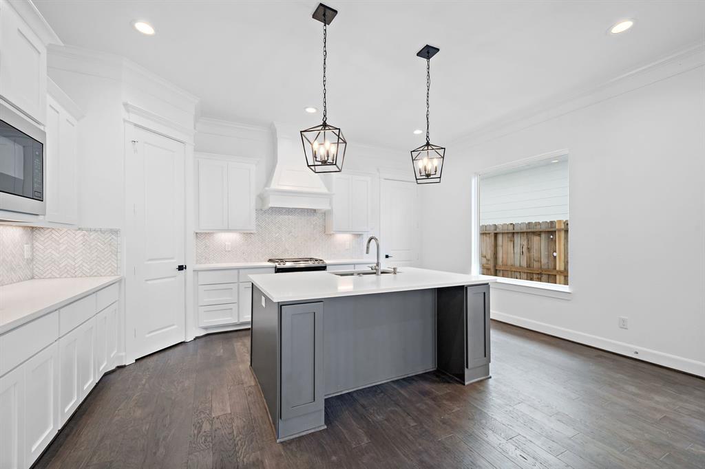 324 2 28th Street, Houston, Texas 77008, 3 Bedrooms Bedrooms, 8 Rooms Rooms,2 BathroomsBathrooms,Single-family,For Sale,28th,82185323