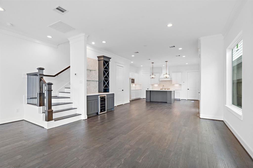 324 2 28th Street, Houston, Texas 77008, 3 Bedrooms Bedrooms, 8 Rooms Rooms,2 BathroomsBathrooms,Single-family,For Sale,28th,82185323