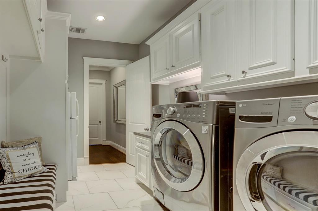 1414 2 Aldrich Street, Houston, Texas 77055, 4 Bedrooms Bedrooms, 12 Rooms Rooms,3 BathroomsBathrooms,Single-family,For Sale,Aldrich,55581759