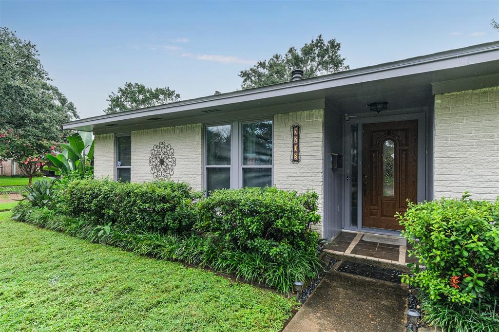 9203 1 Blankenship Drive, Houston, Texas 77080, 4 Bedrooms Bedrooms, 8 Rooms Rooms,2 BathroomsBathrooms,Single-family,For Sale,Blankenship,65112454