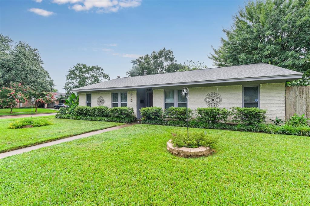 9203 1 Blankenship Drive, Houston, Texas 77080, 4 Bedrooms Bedrooms, 8 Rooms Rooms,2 BathroomsBathrooms,Single-family,For Sale,Blankenship,65112454