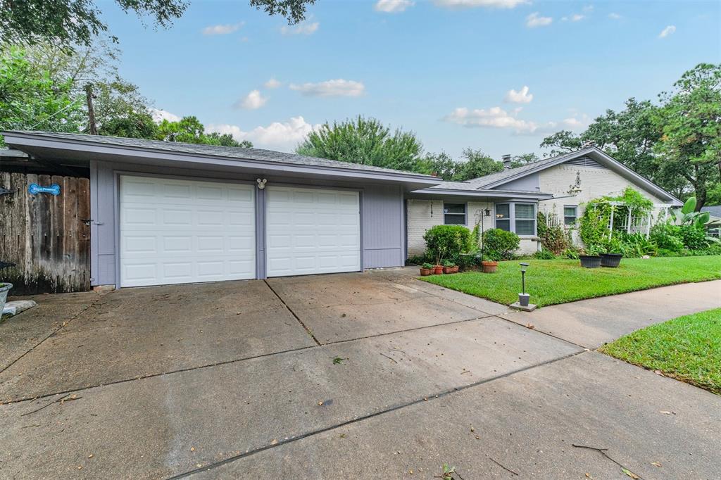 9203 1 Blankenship Drive, Houston, Texas 77080, 4 Bedrooms Bedrooms, 8 Rooms Rooms,2 BathroomsBathrooms,Single-family,For Sale,Blankenship,65112454