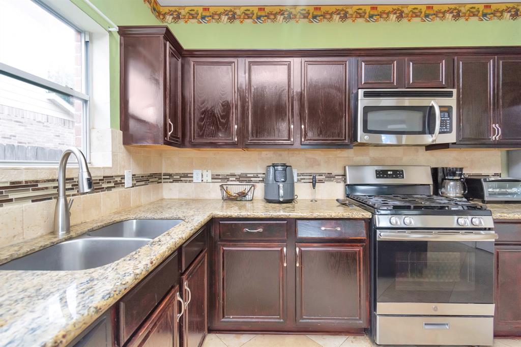 25319 2 Sierra Woods Lane, Katy, Texas 77494, 3 Bedrooms Bedrooms, 7 Rooms Rooms,2 BathroomsBathrooms,Single-family,For Sale,Sierra Woods,55371045