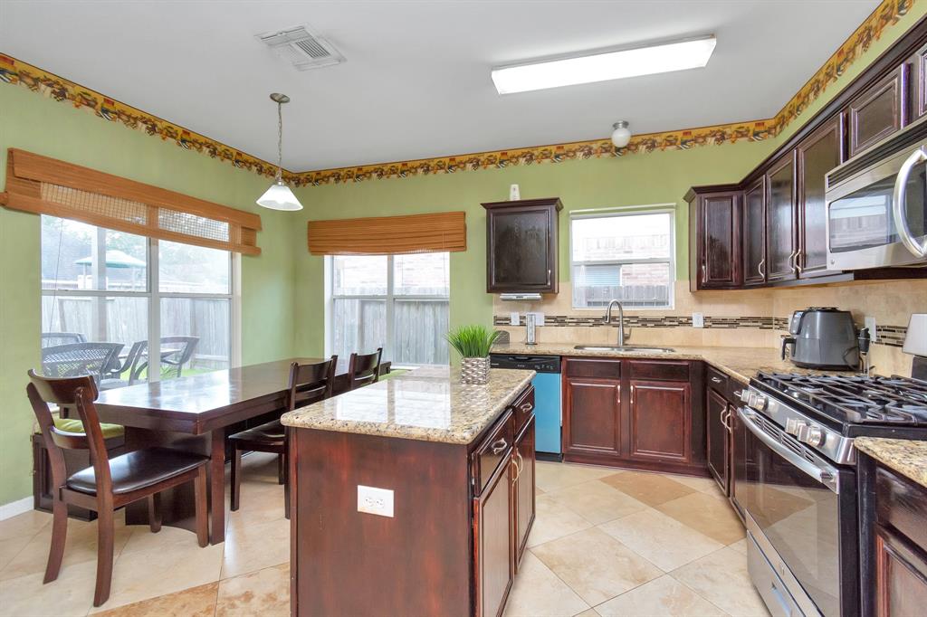 25319 2 Sierra Woods Lane, Katy, Texas 77494, 3 Bedrooms Bedrooms, 7 Rooms Rooms,2 BathroomsBathrooms,Single-family,For Sale,Sierra Woods,55371045