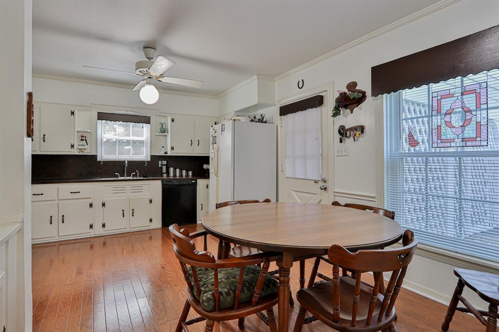 1118 2 Cedar Street, Angleton, Texas 77515, 3 Bedrooms Bedrooms, 6 Rooms Rooms,2 BathroomsBathrooms,Single-family,For Sale,Cedar,80526780