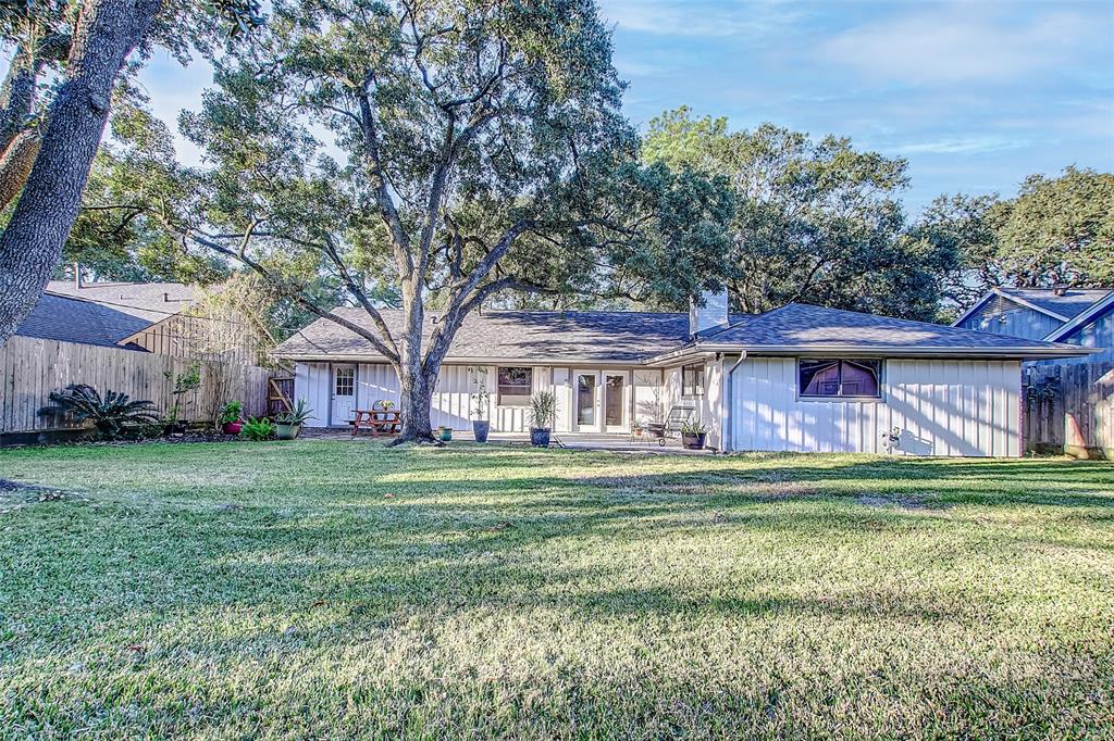 10411 1 Timberwood Drive, Houston, Texas 77043, 3 Bedrooms Bedrooms, 3 Rooms Rooms,2 BathroomsBathrooms,Single-family,For Sale,Timberwood,31376309