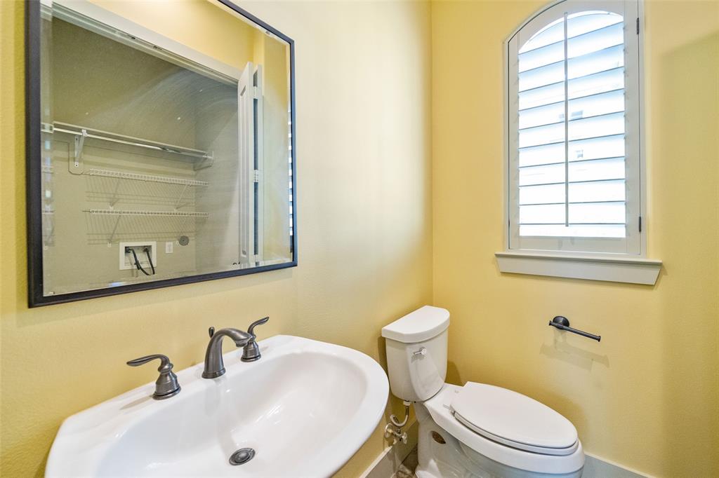 5008 2 Schuler Street, Houston, Texas 77007, 3 Bedrooms Bedrooms, 3 Rooms Rooms,2 BathroomsBathrooms,Single-family,For Sale,Schuler,52780186