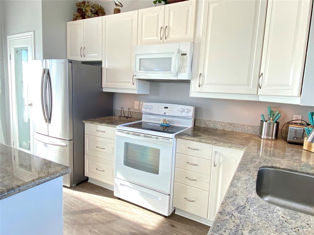 13663 2 Mutiny Lane, Galveston, Texas 77554, 3 Bedrooms Bedrooms, 6 Rooms Rooms,2 BathroomsBathrooms,Single-family,For Sale,Mutiny,62960826
