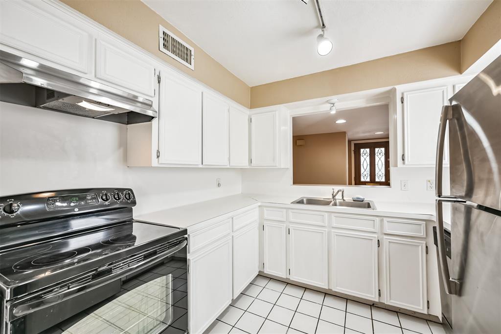 4404 2 Basswood Lane, Bellaire, Texas 77401, 3 Bedrooms Bedrooms, 7 Rooms Rooms,2 BathroomsBathrooms,Single-family,For Sale,Basswood,80721793