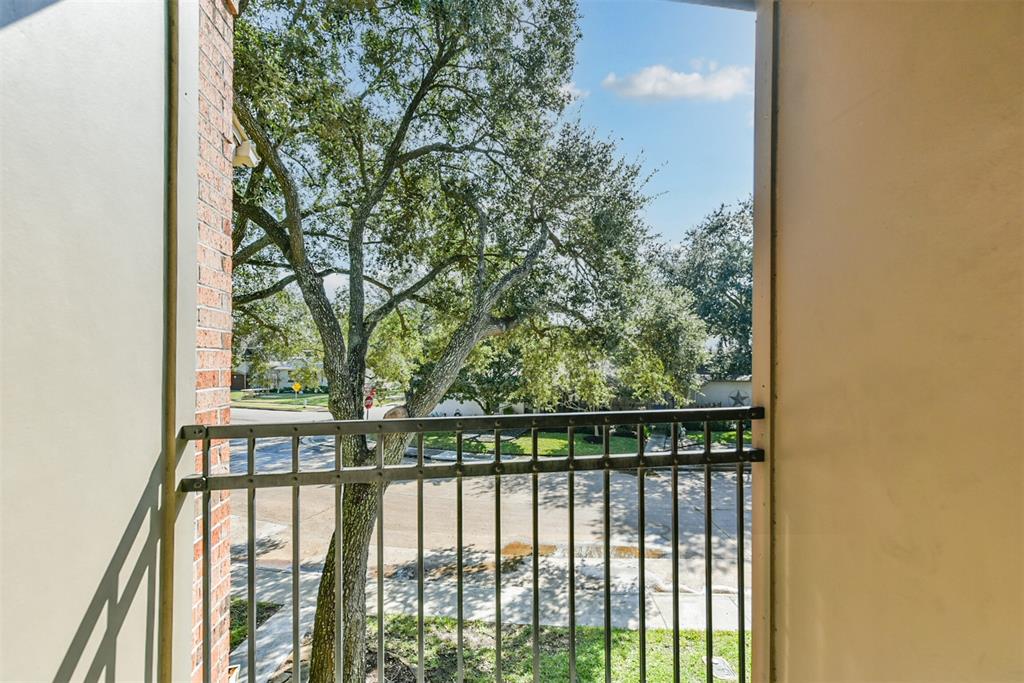 4404 2 Basswood Lane, Bellaire, Texas 77401, 3 Bedrooms Bedrooms, 7 Rooms Rooms,2 BathroomsBathrooms,Single-family,For Sale,Basswood,80721793