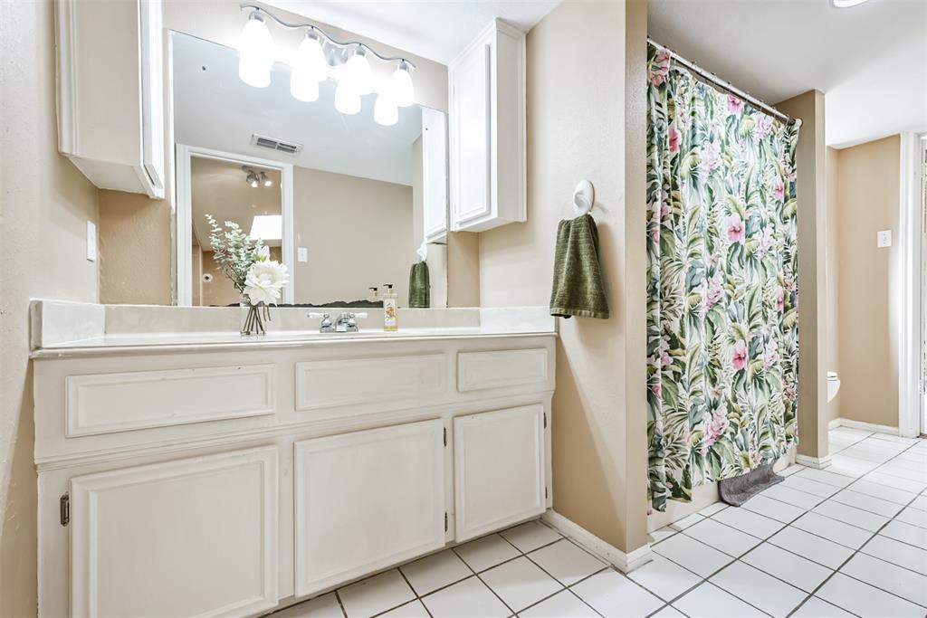 4404 2 Basswood Lane, Bellaire, Texas 77401, 3 Bedrooms Bedrooms, 7 Rooms Rooms,2 BathroomsBathrooms,Single-family,For Sale,Basswood,80721793