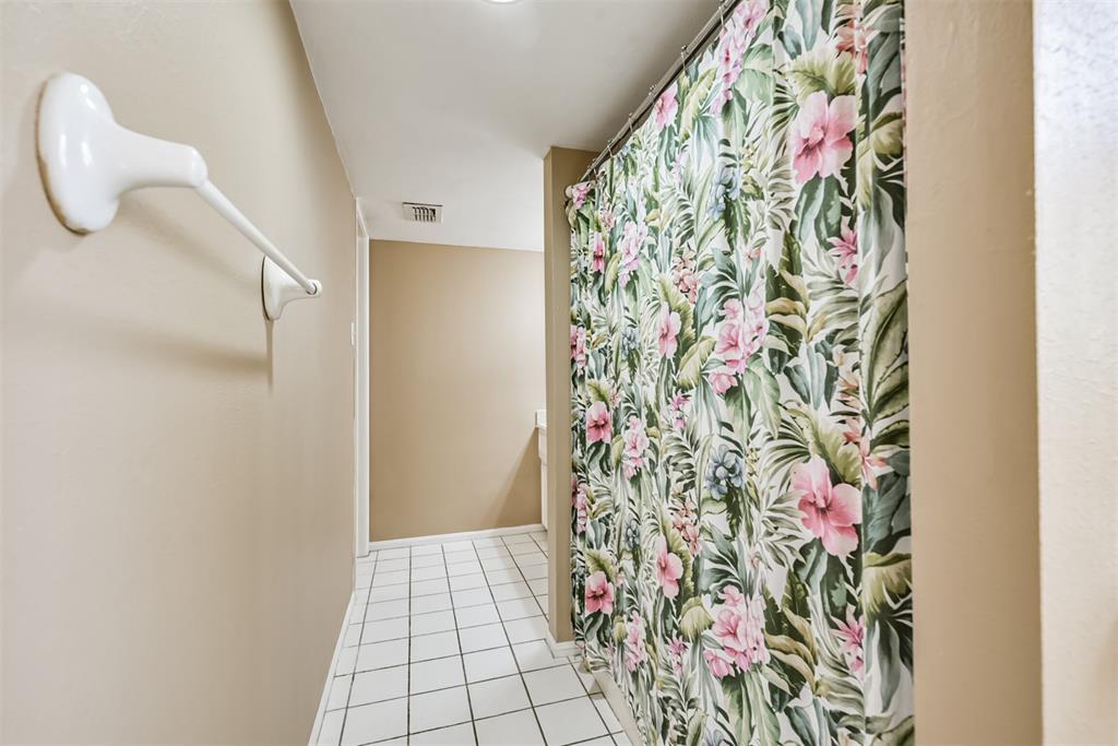 4404 2 Basswood Lane, Bellaire, Texas 77401, 3 Bedrooms Bedrooms, 7 Rooms Rooms,2 BathroomsBathrooms,Single-family,For Sale,Basswood,80721793