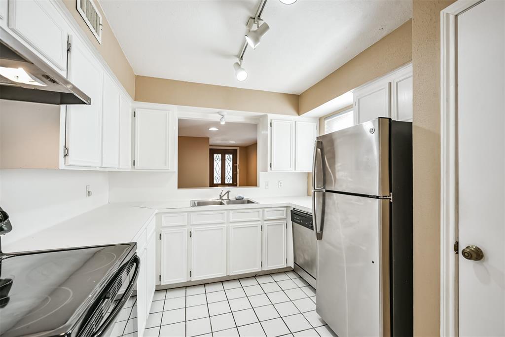 4404 2 Basswood Lane, Bellaire, Texas 77401, 3 Bedrooms Bedrooms, 7 Rooms Rooms,2 BathroomsBathrooms,Single-family,For Sale,Basswood,80721793