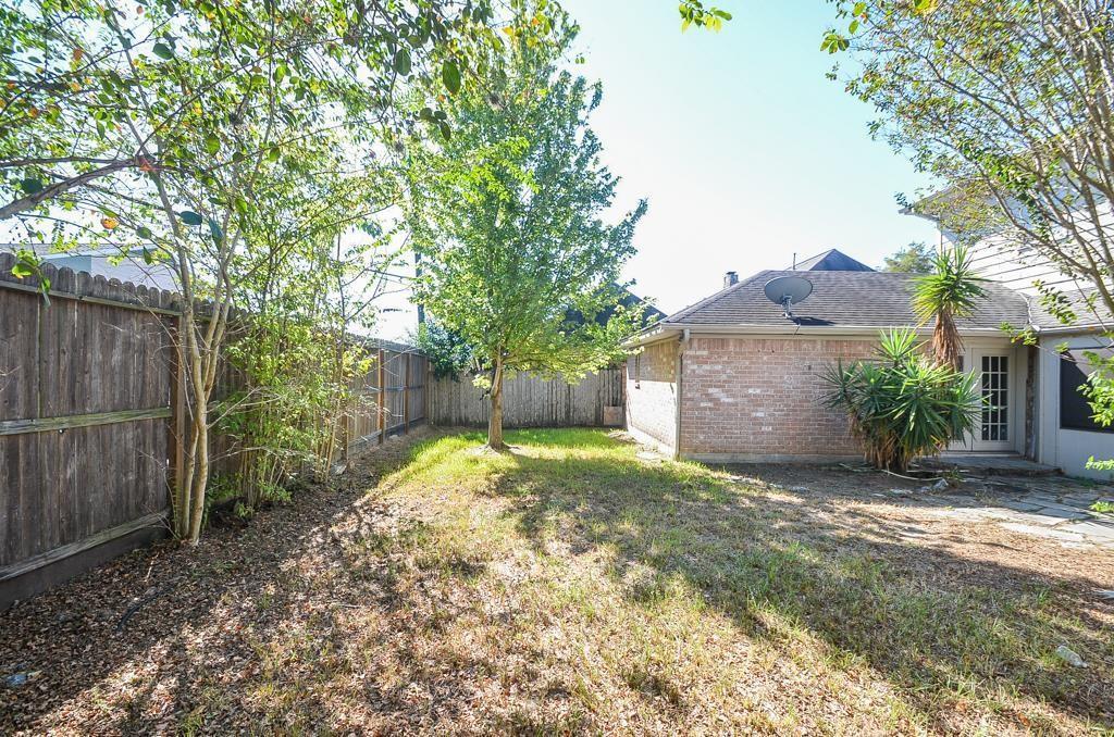 10711 2 Sandy Shoals Drive, Houston, Texas 77071, 5 Bedrooms Bedrooms, 10 Rooms Rooms,3 BathroomsBathrooms,Single-family,For Sale,Sandy Shoals,90301834