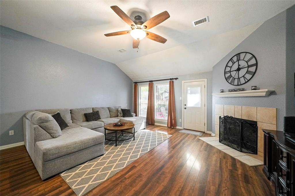 12207 1 Browning Drive, Montgomery, Texas 77356, 4 Bedrooms Bedrooms, 9 Rooms Rooms,2 BathroomsBathrooms,Single-family,For Sale,Browning,62089973