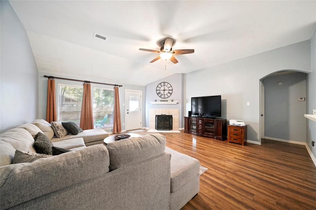 12207 1 Browning Drive, Montgomery, Texas 77356, 4 Bedrooms Bedrooms, 9 Rooms Rooms,2 BathroomsBathrooms,Single-family,For Sale,Browning,62089973