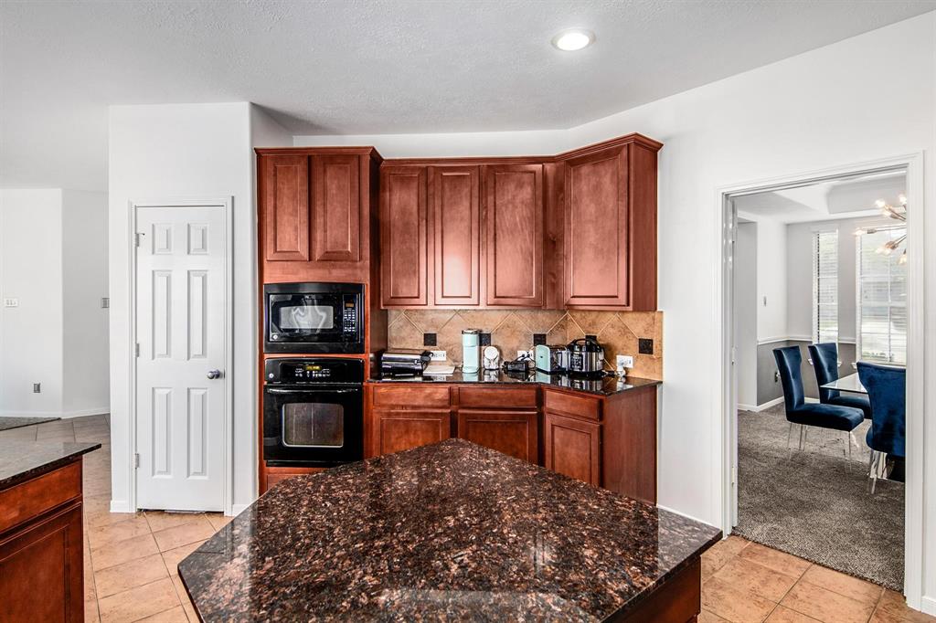 13801 2 Cove Landing Lane, Rosharon, Texas 77583, 5 Bedrooms Bedrooms, 9 Rooms Rooms,3 BathroomsBathrooms,Single-family,For Sale,Cove Landing,63541040