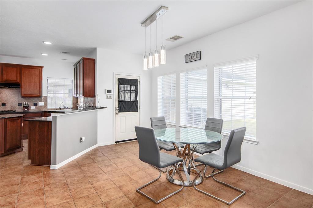 13801 2 Cove Landing Lane, Rosharon, Texas 77583, 5 Bedrooms Bedrooms, 9 Rooms Rooms,3 BathroomsBathrooms,Single-family,For Sale,Cove Landing,63541040