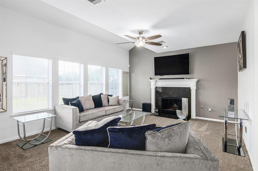 13801 2 Cove Landing Lane, Rosharon, Texas 77583, 5 Bedrooms Bedrooms, 9 Rooms Rooms,3 BathroomsBathrooms,Single-family,For Sale,Cove Landing,63541040