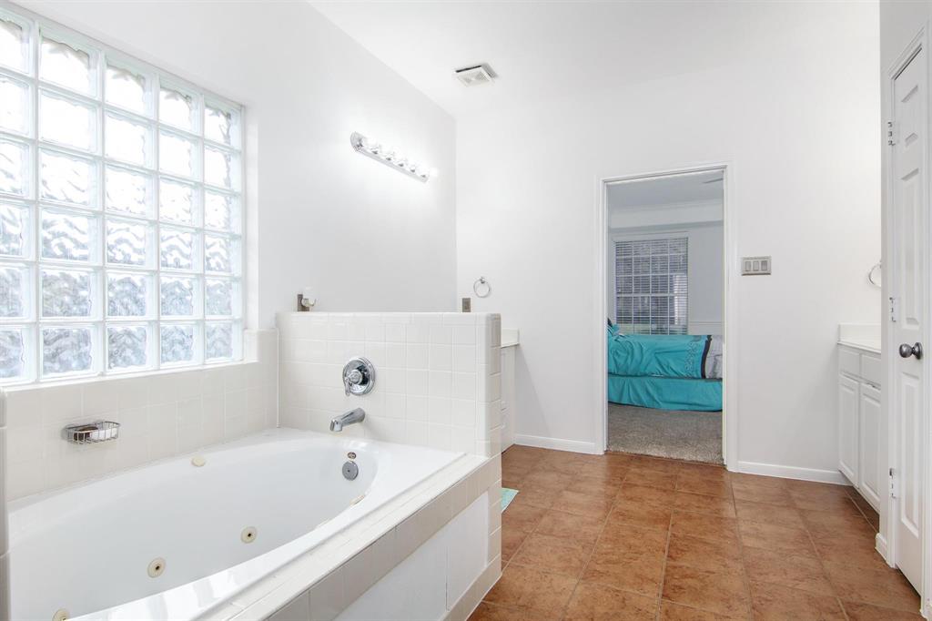 13801 2 Cove Landing Lane, Rosharon, Texas 77583, 5 Bedrooms Bedrooms, 9 Rooms Rooms,3 BathroomsBathrooms,Single-family,For Sale,Cove Landing,63541040