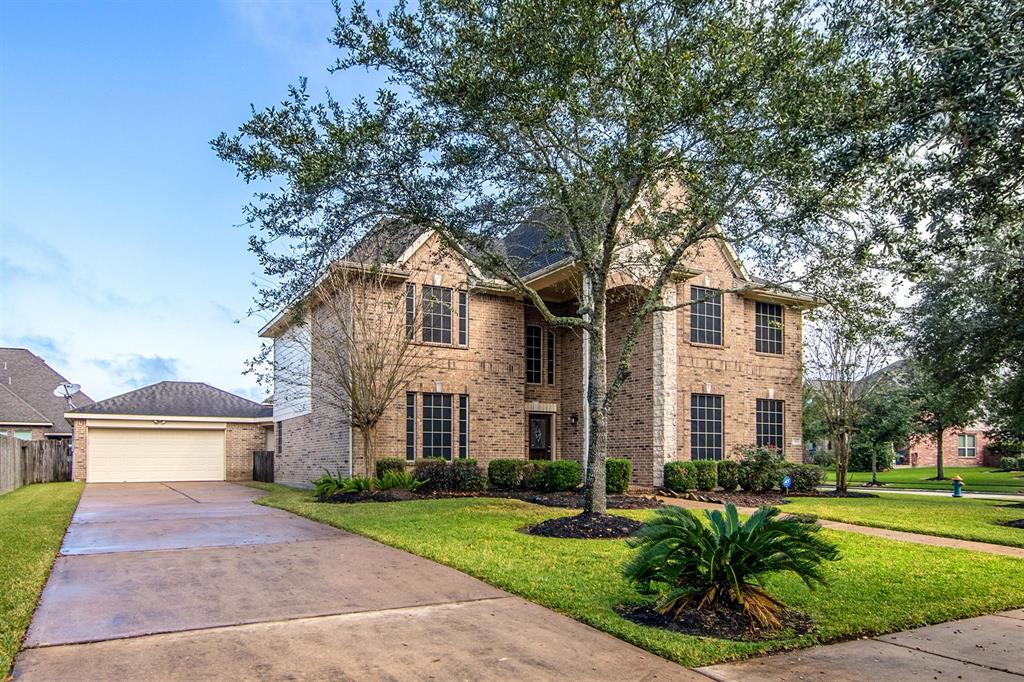 13801 2 Cove Landing Lane, Rosharon, Texas 77583, 5 Bedrooms Bedrooms, 9 Rooms Rooms,3 BathroomsBathrooms,Single-family,For Sale,Cove Landing,63541040