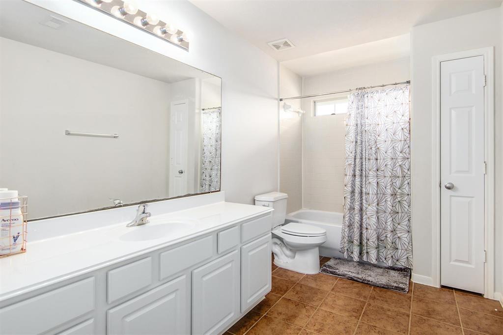 13801 2 Cove Landing Lane, Rosharon, Texas 77583, 5 Bedrooms Bedrooms, 9 Rooms Rooms,3 BathroomsBathrooms,Single-family,For Sale,Cove Landing,63541040