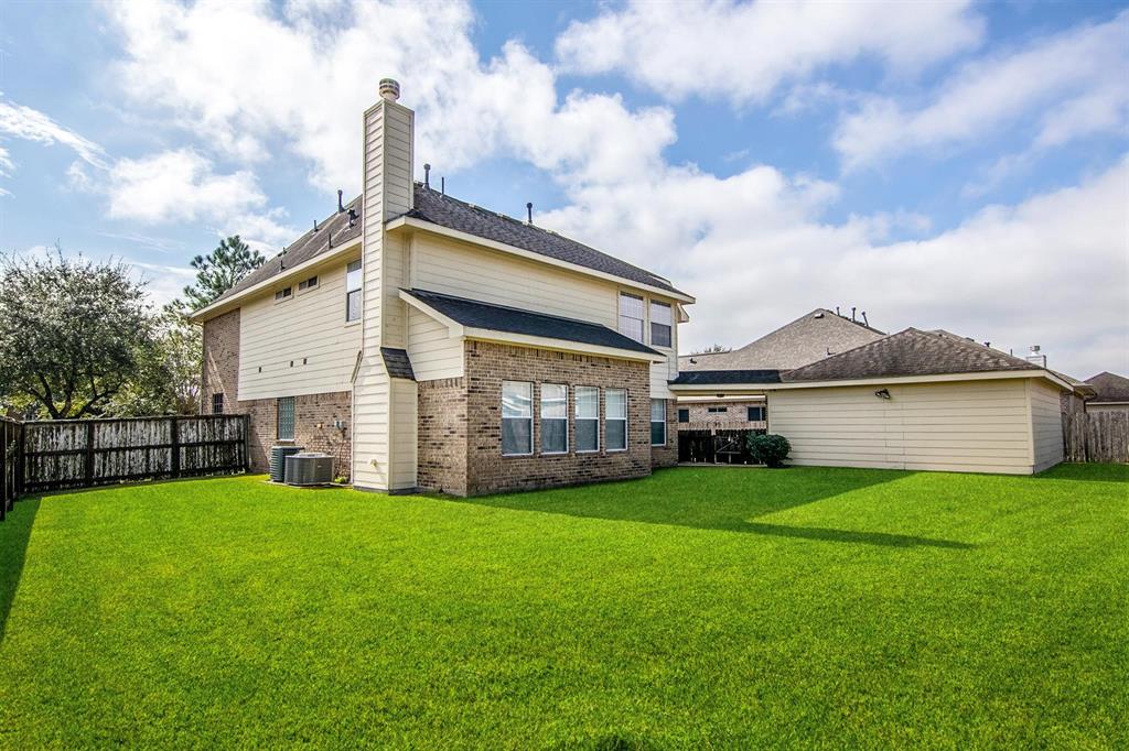 13801 2 Cove Landing Lane, Rosharon, Texas 77583, 5 Bedrooms Bedrooms, 9 Rooms Rooms,3 BathroomsBathrooms,Single-family,For Sale,Cove Landing,63541040
