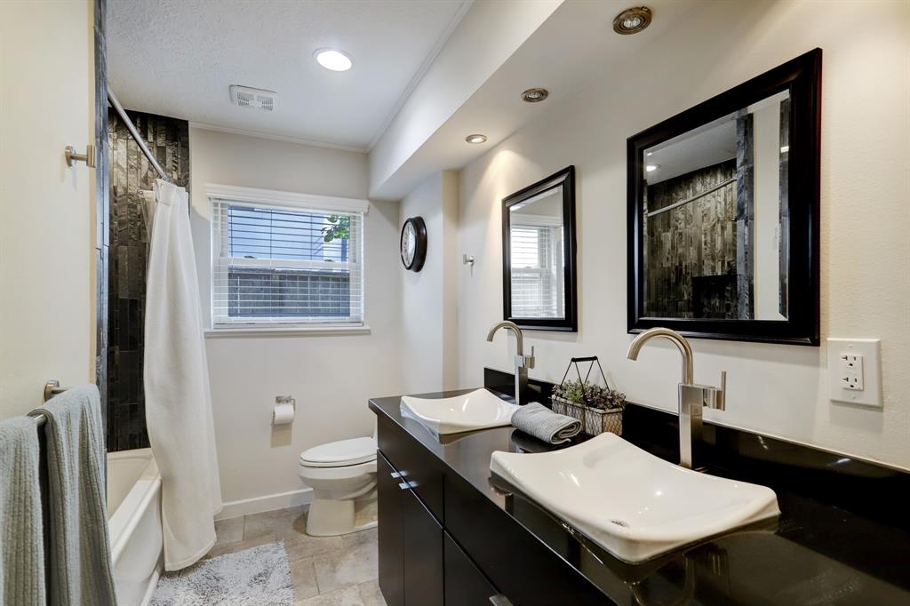 8903 1 Rice Avenue, Houston, Texas 77096, 3 Bedrooms Bedrooms, 8 Rooms Rooms,2 BathroomsBathrooms,Single-family,For Sale,Rice,53022184