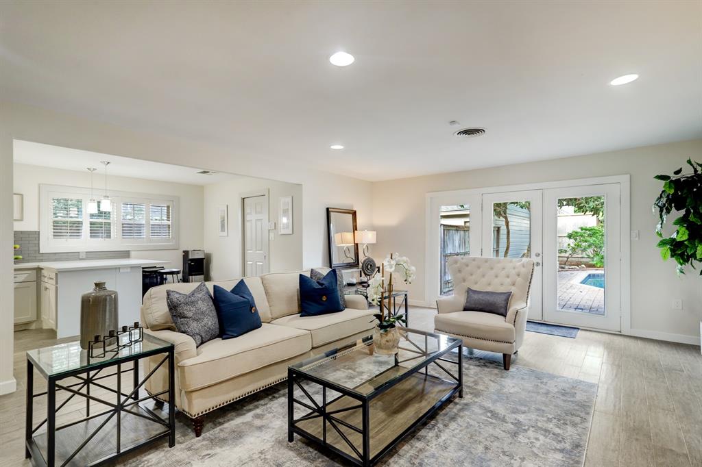 8903 1 Rice Avenue, Houston, Texas 77096, 3 Bedrooms Bedrooms, 8 Rooms Rooms,2 BathroomsBathrooms,Single-family,For Sale,Rice,53022184