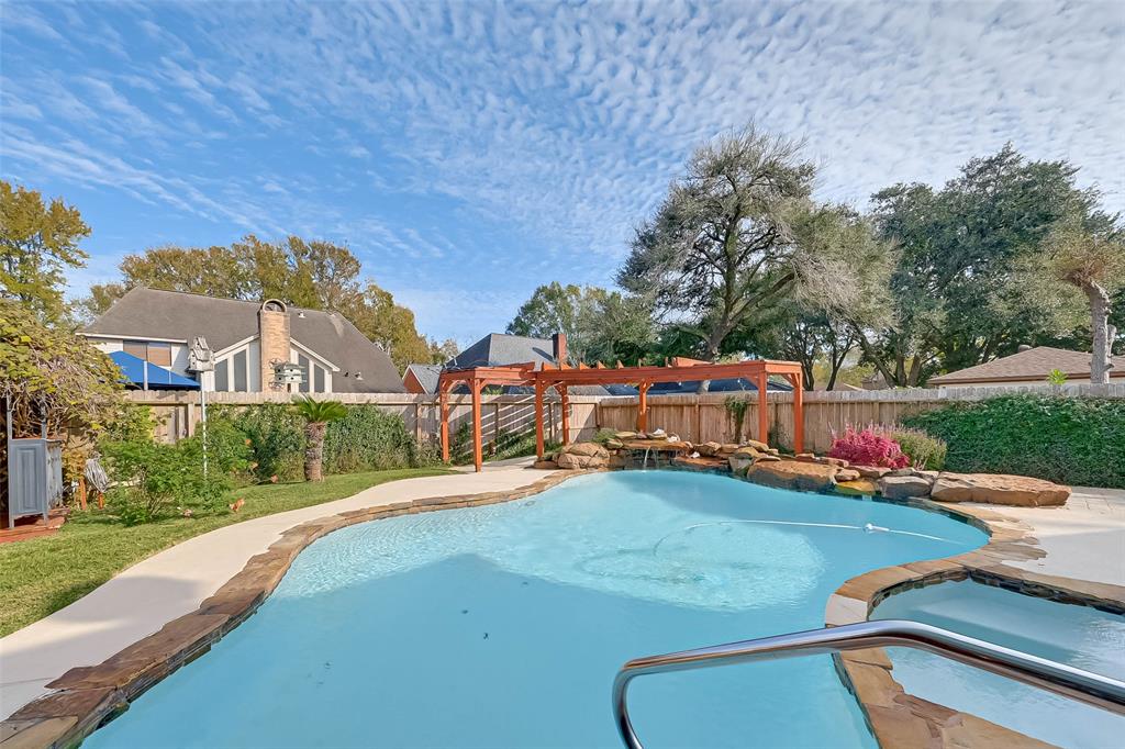 1614 3 Chapelwood Lane, Richmond, Texas 77406, 5 Bedrooms Bedrooms, 12 Rooms Rooms,3 BathroomsBathrooms,Single-family,For Sale,Chapelwood,12041425