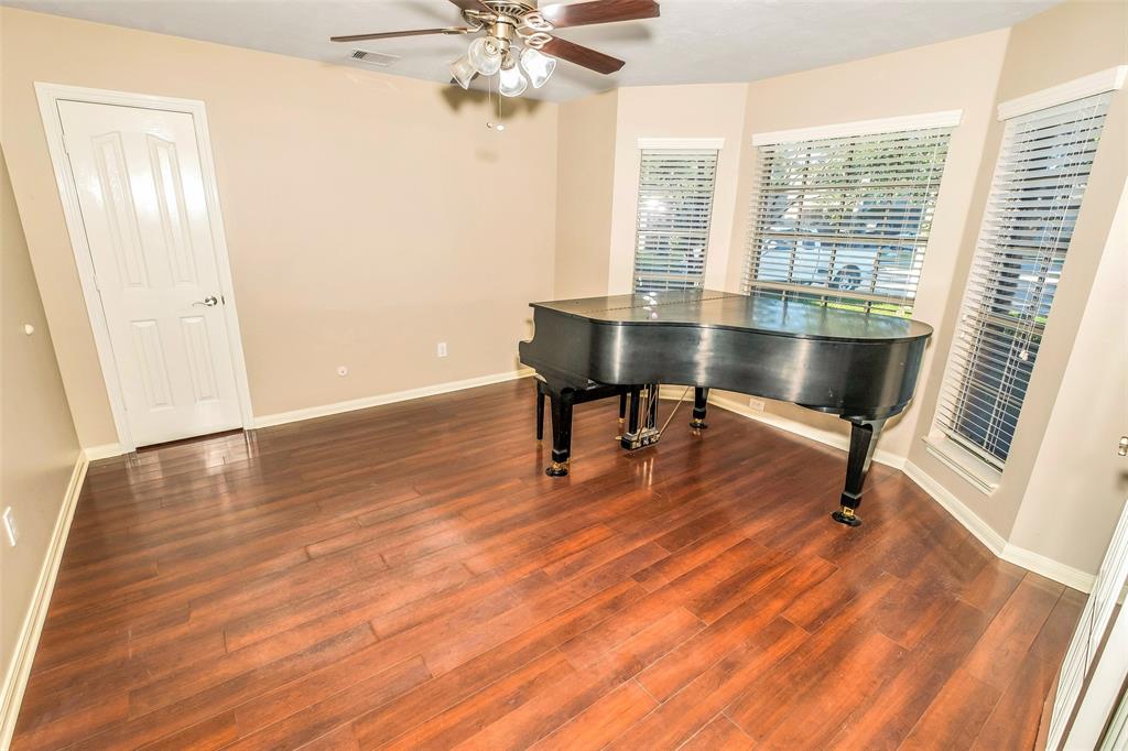 1702 2 Davison Court, League City, Texas 77573, 5 Bedrooms Bedrooms, 10 Rooms Rooms,4 BathroomsBathrooms,Single-family,For Sale,Davison,67108969