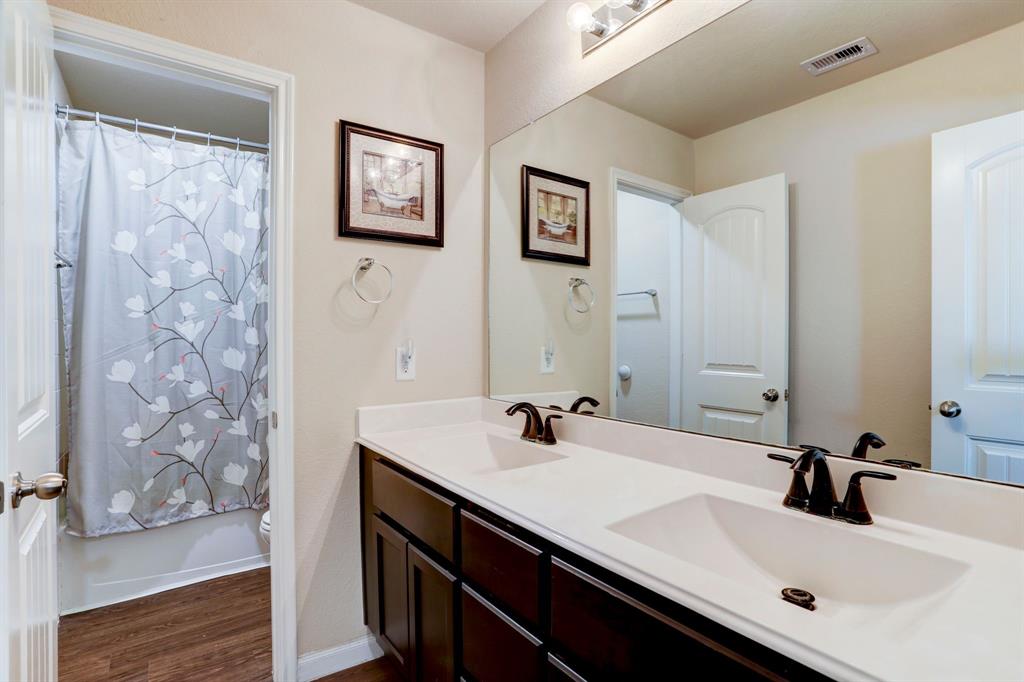 70 2 Rodeo Crest Drive, Manvel, Texas 77578, 5 Bedrooms Bedrooms, 10 Rooms Rooms,3 BathroomsBathrooms,Single-family,For Sale,Rodeo Crest,70020157