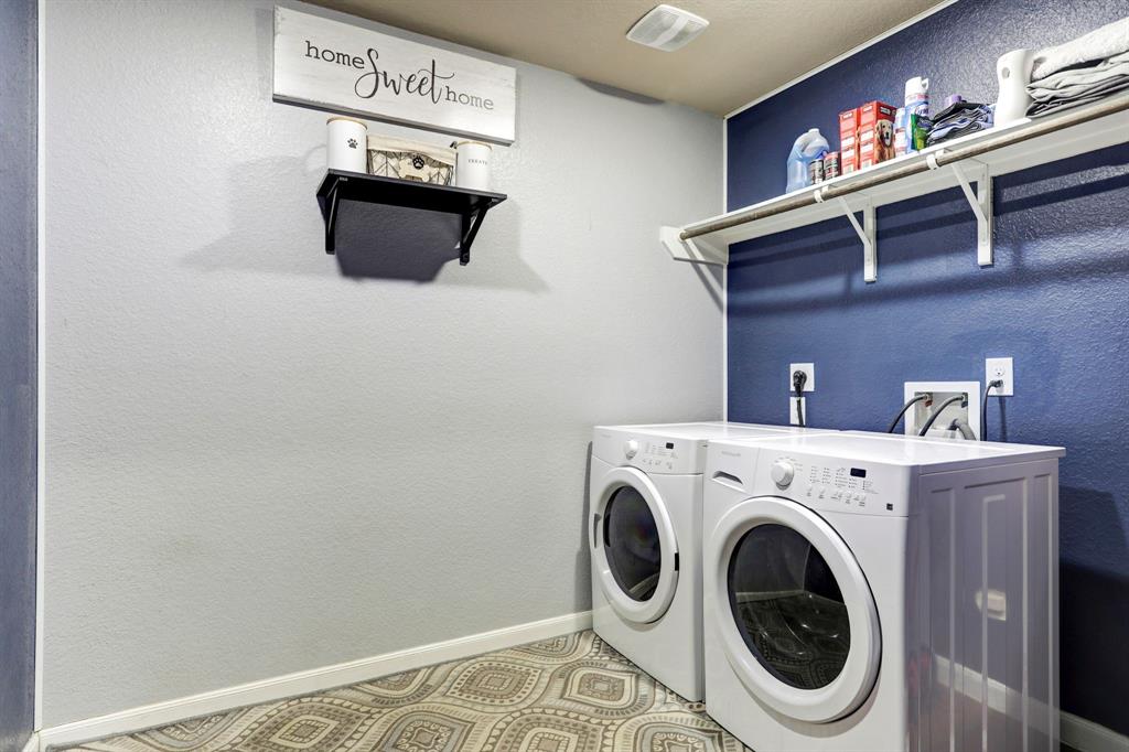 70 2 Rodeo Crest Drive, Manvel, Texas 77578, 5 Bedrooms Bedrooms, 10 Rooms Rooms,3 BathroomsBathrooms,Single-family,For Sale,Rodeo Crest,70020157