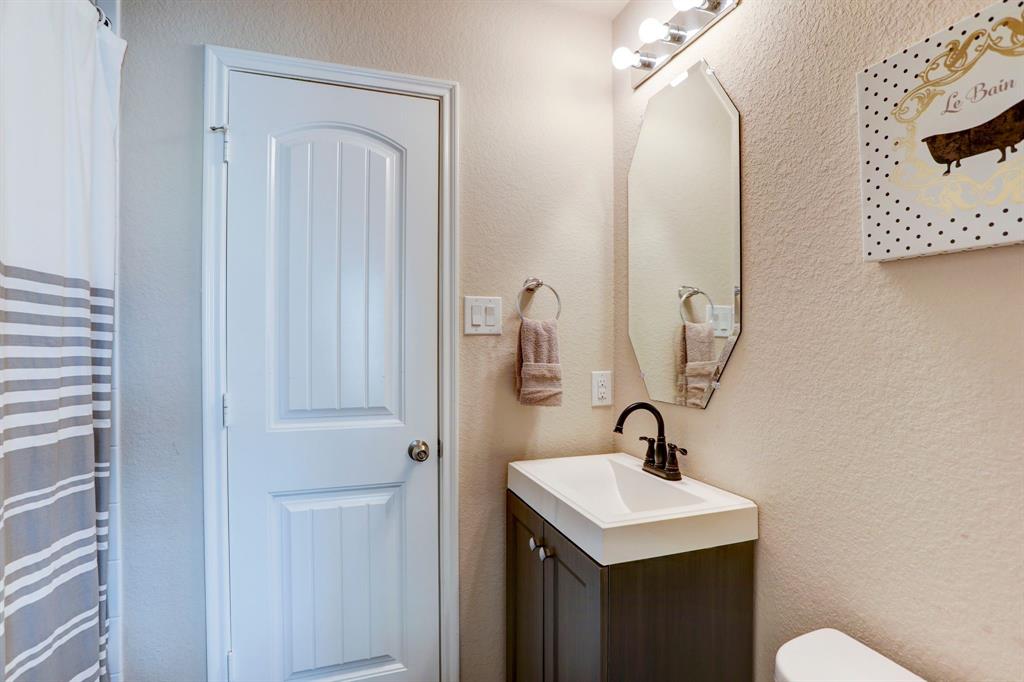 70 2 Rodeo Crest Drive, Manvel, Texas 77578, 5 Bedrooms Bedrooms, 10 Rooms Rooms,3 BathroomsBathrooms,Single-family,For Sale,Rodeo Crest,70020157