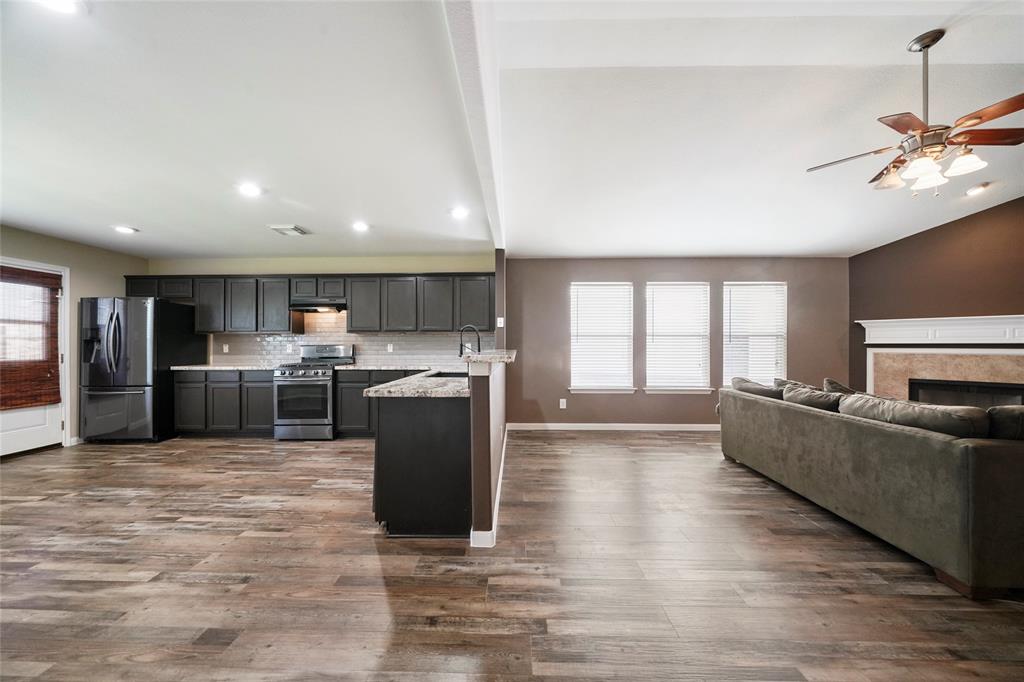 9311 1 Comanche Peak Lane, Houston, Texas 77089, 4 Bedrooms Bedrooms, 6 Rooms Rooms,2 BathroomsBathrooms,Single-family,For Sale,Comanche Peak,66533548