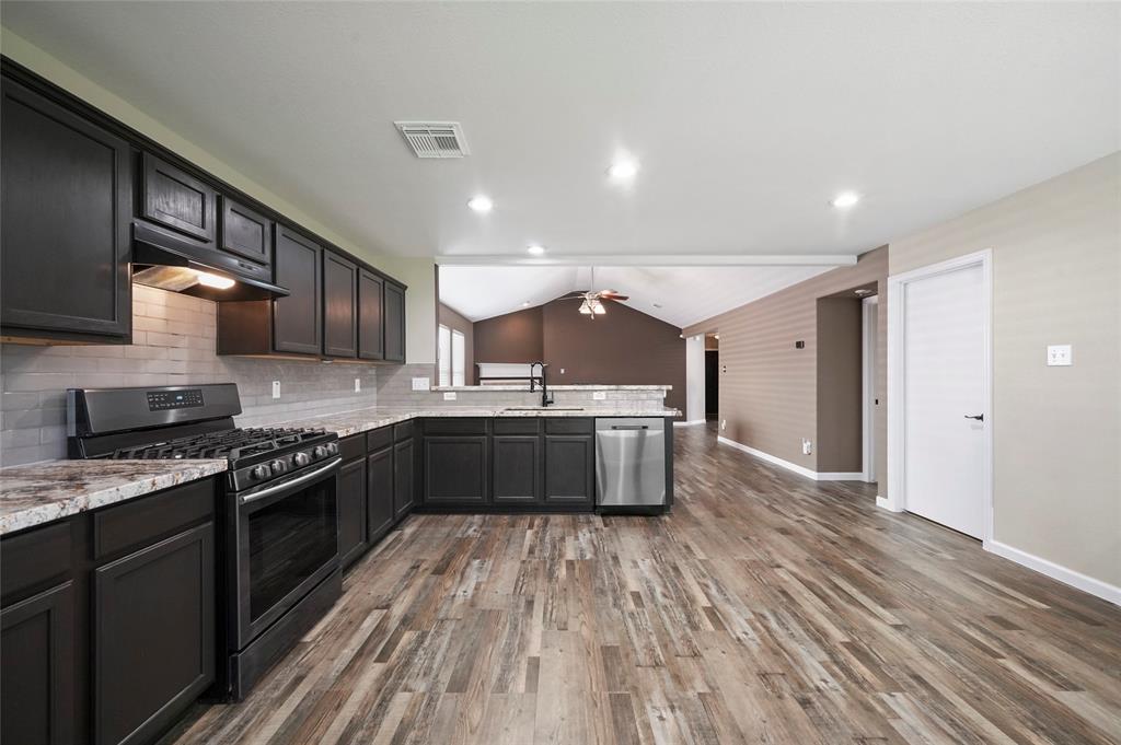 9311 1 Comanche Peak Lane, Houston, Texas 77089, 4 Bedrooms Bedrooms, 6 Rooms Rooms,2 BathroomsBathrooms,Single-family,For Sale,Comanche Peak,66533548
