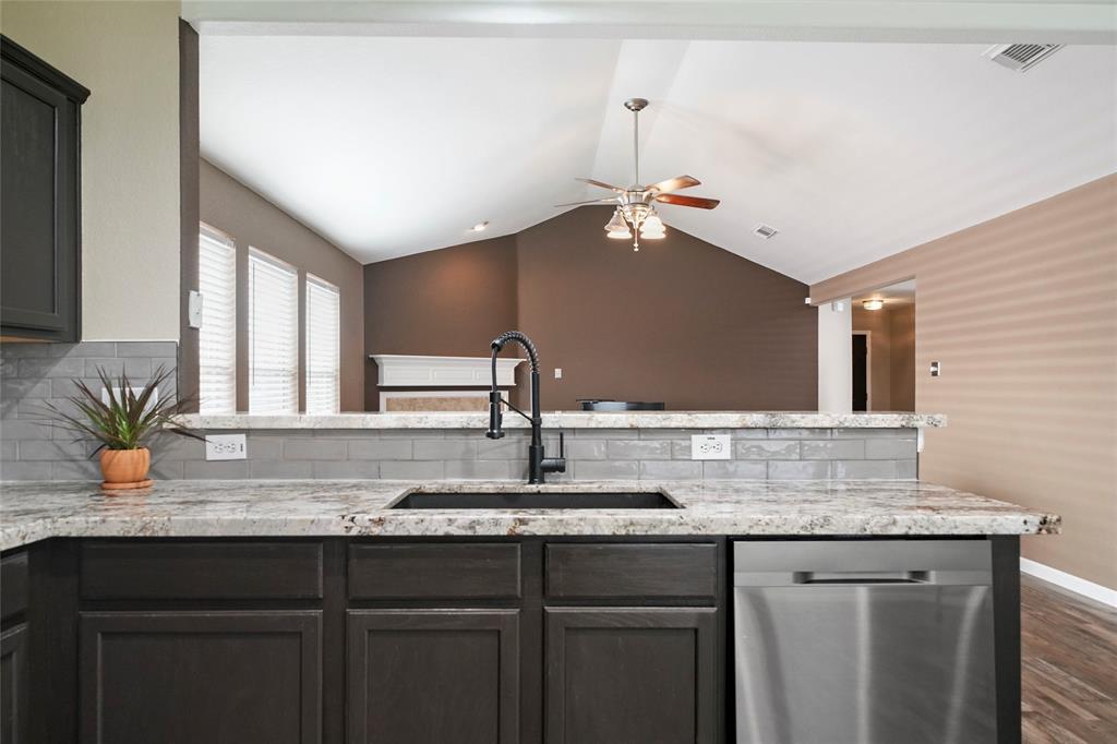 9311 1 Comanche Peak Lane, Houston, Texas 77089, 4 Bedrooms Bedrooms, 6 Rooms Rooms,2 BathroomsBathrooms,Single-family,For Sale,Comanche Peak,66533548