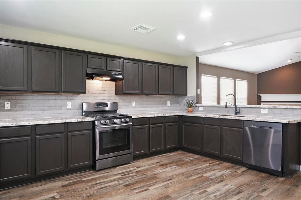 9311 1 Comanche Peak Lane, Houston, Texas 77089, 4 Bedrooms Bedrooms, 6 Rooms Rooms,2 BathroomsBathrooms,Single-family,For Sale,Comanche Peak,66533548