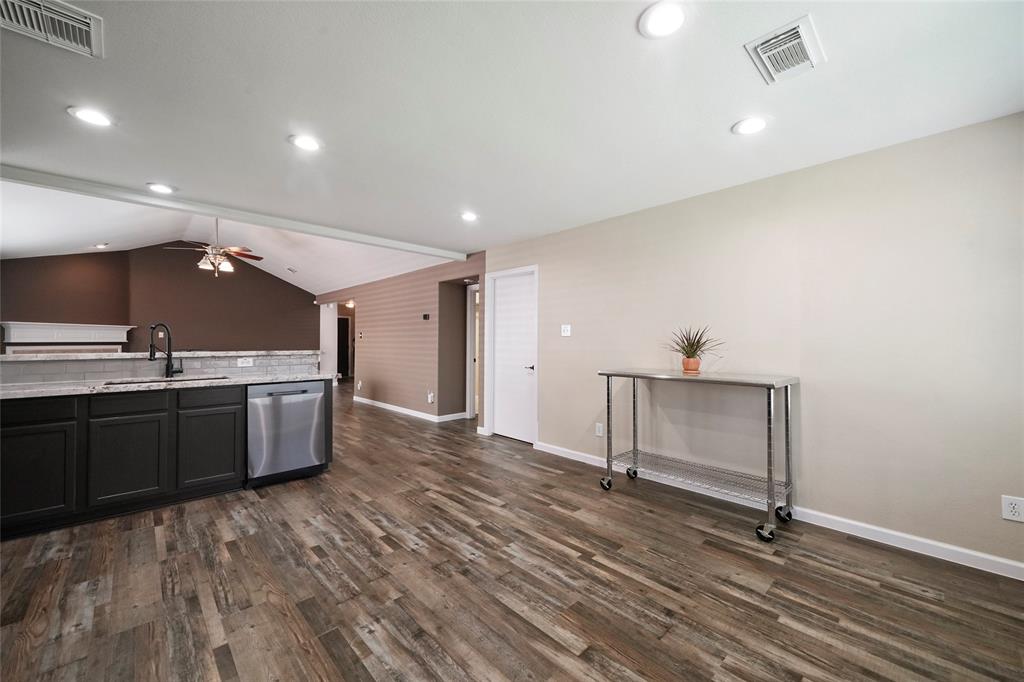 9311 1 Comanche Peak Lane, Houston, Texas 77089, 4 Bedrooms Bedrooms, 6 Rooms Rooms,2 BathroomsBathrooms,Single-family,For Sale,Comanche Peak,66533548