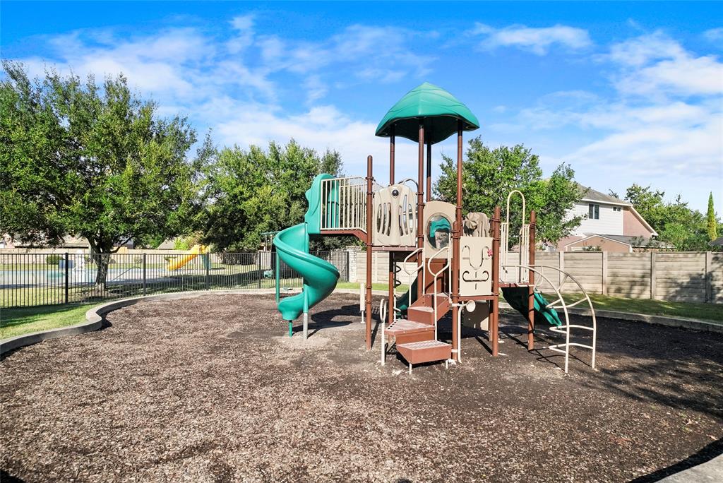 9311 1 Comanche Peak Lane, Houston, Texas 77089, 4 Bedrooms Bedrooms, 6 Rooms Rooms,2 BathroomsBathrooms,Single-family,For Sale,Comanche Peak,66533548