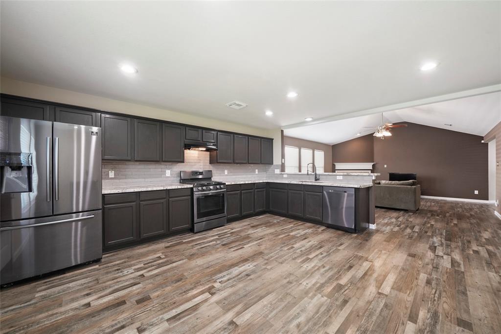 9311 1 Comanche Peak Lane, Houston, Texas 77089, 4 Bedrooms Bedrooms, 6 Rooms Rooms,2 BathroomsBathrooms,Single-family,For Sale,Comanche Peak,66533548