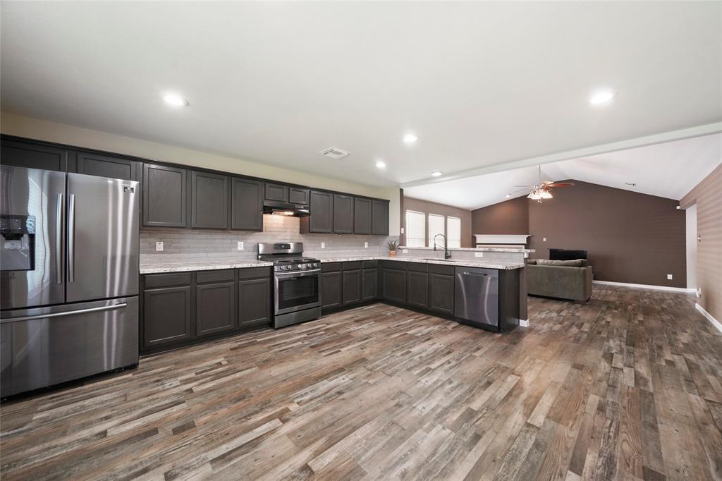 9311 1 Comanche Peak Lane, Houston, Texas 77089, 4 Bedrooms Bedrooms, 6 Rooms Rooms,2 BathroomsBathrooms,Single-family,For Sale,Comanche Peak,66533548