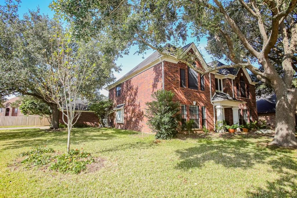 110 2 Waterlily Street, Lake Jackson, Texas 77566, 5 Bedrooms Bedrooms, 12 Rooms Rooms,3 BathroomsBathrooms,Single-family,For Sale,Waterlily,97911272