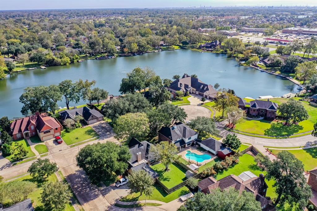 110 2 Waterlily Street, Lake Jackson, Texas 77566, 5 Bedrooms Bedrooms, 12 Rooms Rooms,3 BathroomsBathrooms,Single-family,For Sale,Waterlily,97911272