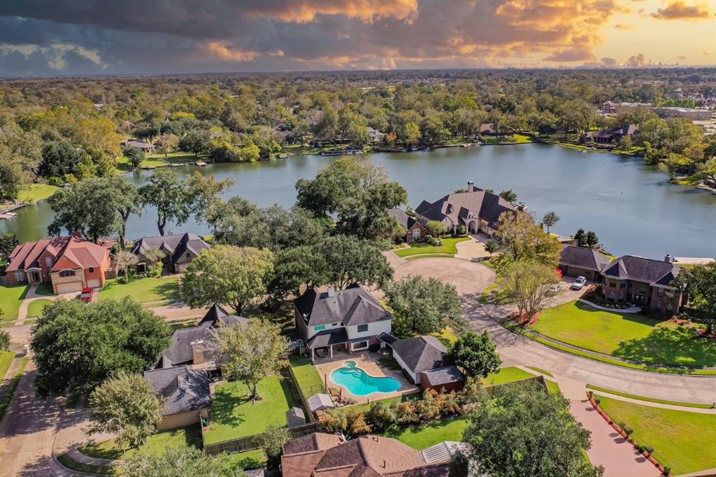 110 2 Waterlily Street, Lake Jackson, Texas 77566, 5 Bedrooms Bedrooms, 12 Rooms Rooms,3 BathroomsBathrooms,Single-family,For Sale,Waterlily,97911272