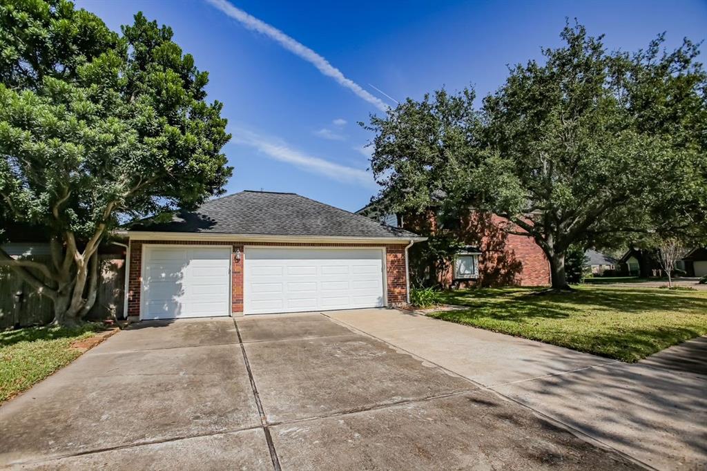 110 2 Waterlily Street, Lake Jackson, Texas 77566, 5 Bedrooms Bedrooms, 12 Rooms Rooms,3 BathroomsBathrooms,Single-family,For Sale,Waterlily,97911272