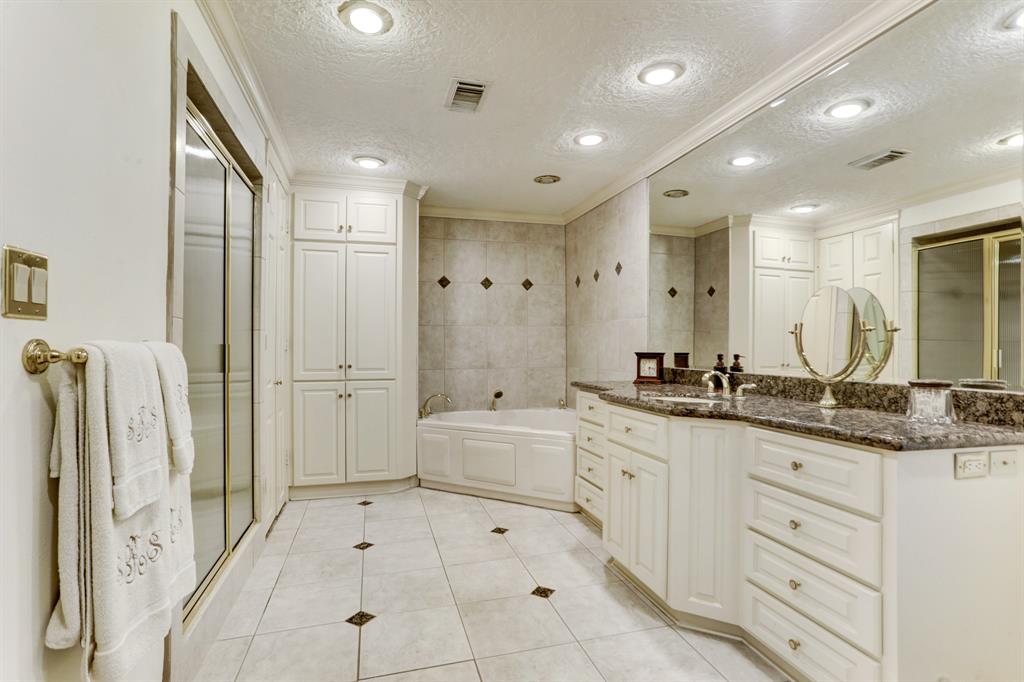 1131 2 Wirt Road, Houston, Texas 77055, 5 Bedrooms Bedrooms, 13 Rooms Rooms,4 BathroomsBathrooms,Single-family,For Sale,Wirt,88777626